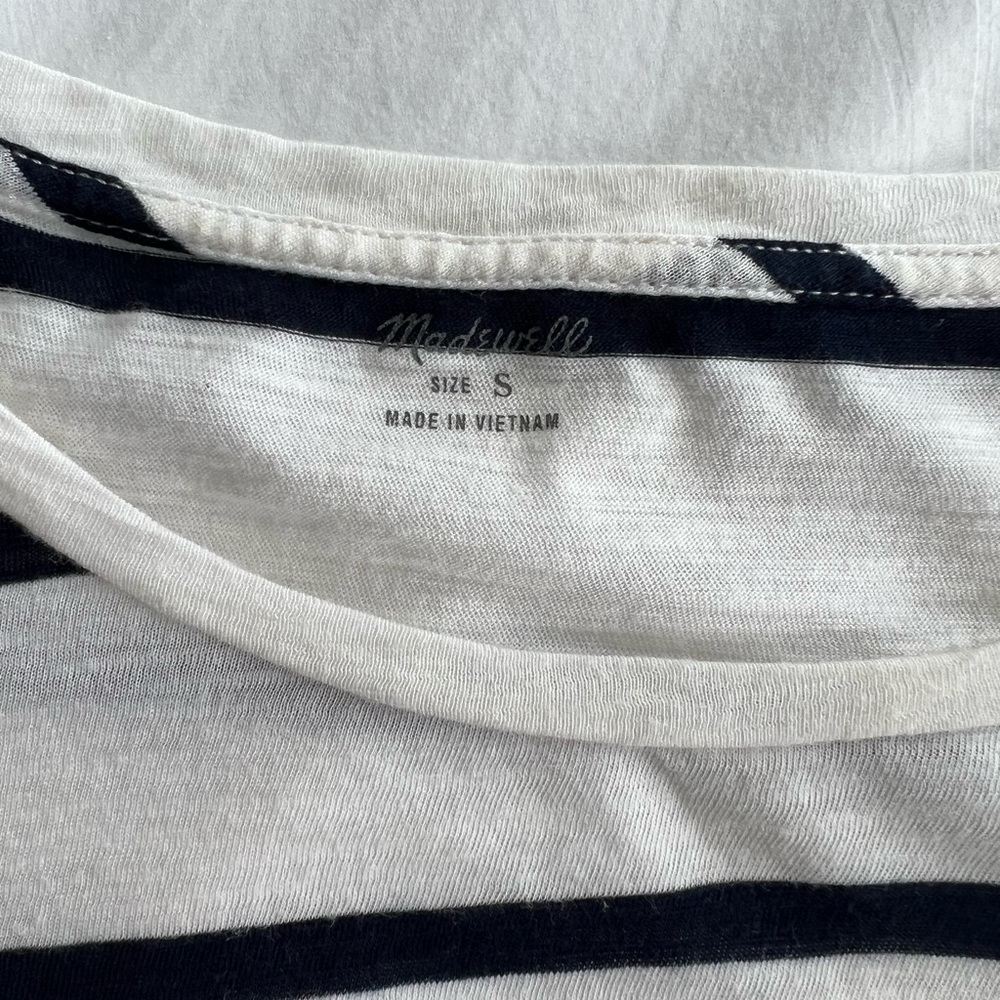 Madewell classic Tee - Picture 2 of 2